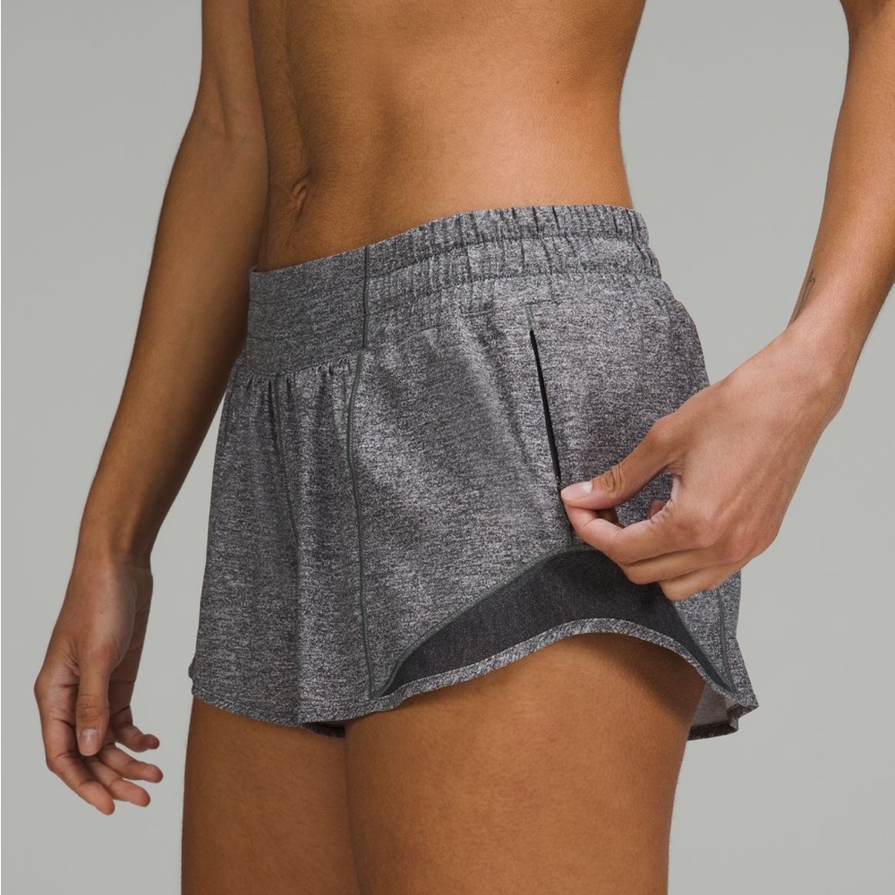 Lululemon Hotty Hot Low-Rise Lined Short 2.5”
